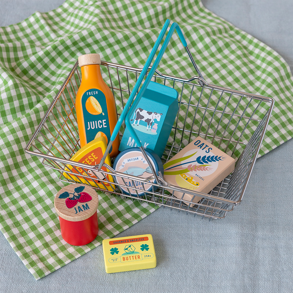 Wooden shopping playset with basket ﻿Rex London