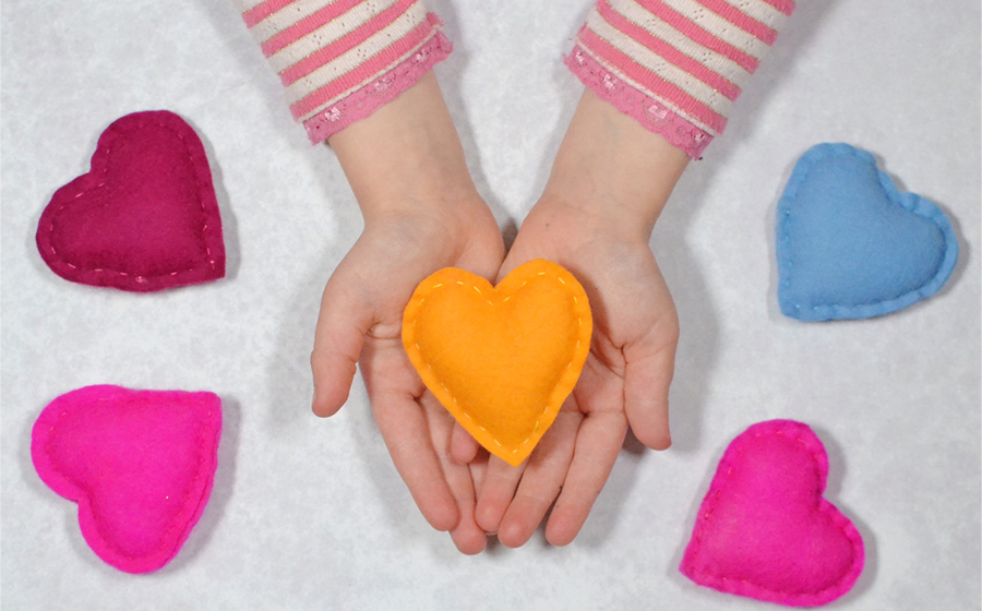Valentine's Day DIY craft: How to make felt friendship hearts