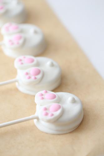 Easter Bunny Oreo pops