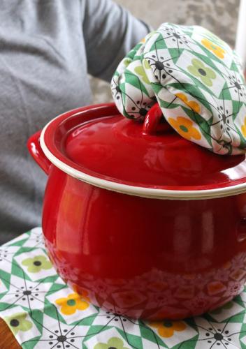 mid century floral tea towel and oven gloves