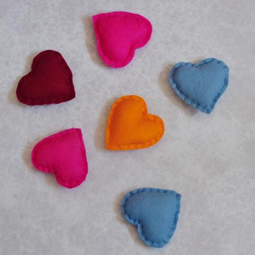 Valentine's Day felt friendship hearts DIY craft