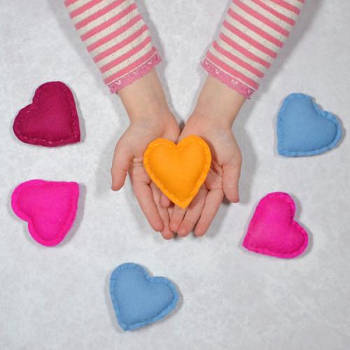 How to Make Valentine's Day Felt Hearts-2