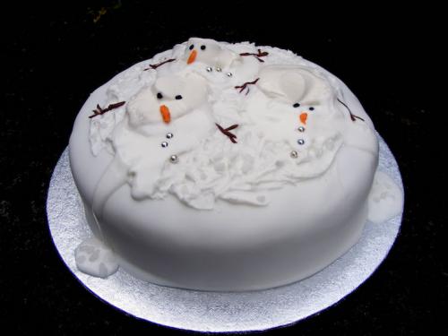melting snowman christmas cake by Lisa Shambrook
