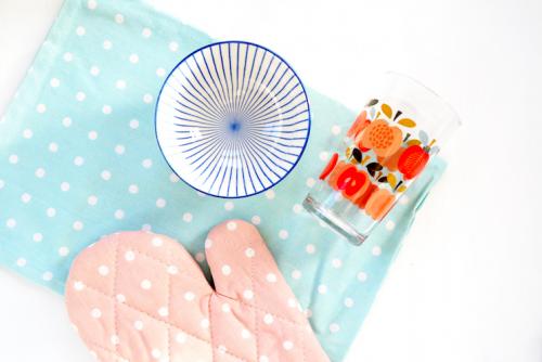 dotcomgiftshop pink spot oven glove, dotcomgiftshop blue spot tea towel, vintage apple design tumbler, japanese design porcelain bowl