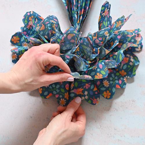 Tissue paper pom-pom tutorial Tissue paper pom-pom tutorial