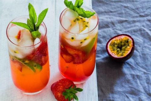 ginger-beer-and-lime-cocktails