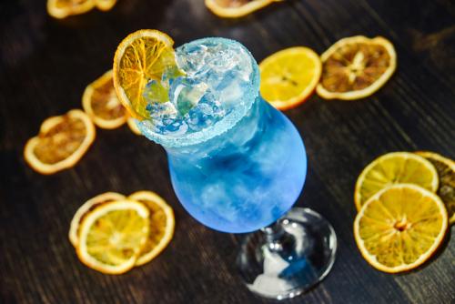 blue-lagoon-cocktail-with-lemons blue-lagoon-cocktail-with-lemons
