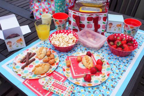 beautiful picnic spread with dotcomgiftshop