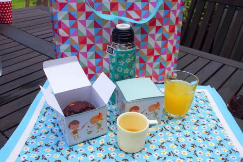 Daisy design and cupcake boxes Daisy design and cupcake boxes