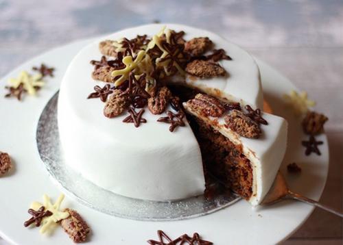 Crunchy crumbly Christmas cake