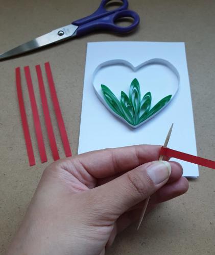 Quilled greetings card tutorial step four