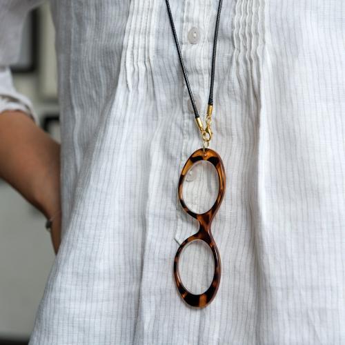 Reading glasses pendant