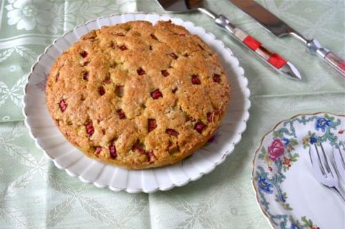 rhubarb cake