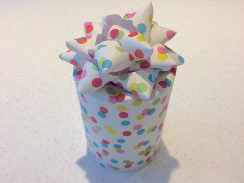 step8 wrapping cylindrical gifts