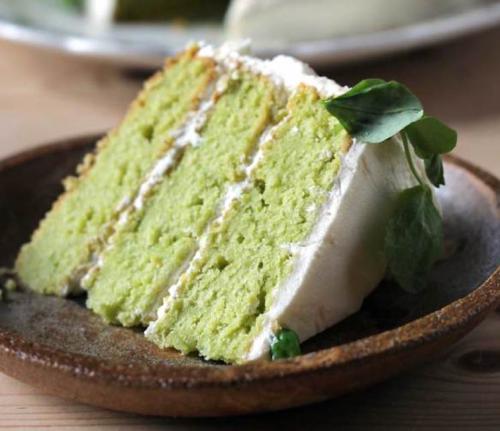 pea and vanilla cake with lemon icing