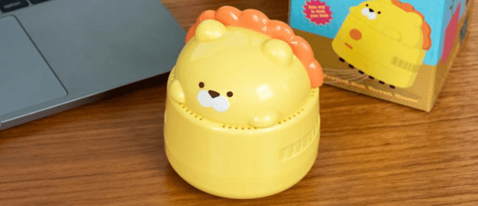 Lion desk vacuum