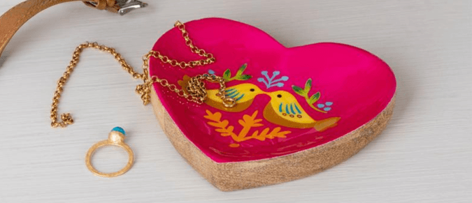 Trinket dish with jewellery