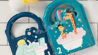 Colour changing bath book' featuring an elephant in a bathtub wearing a yellow polka-dotted shower cap