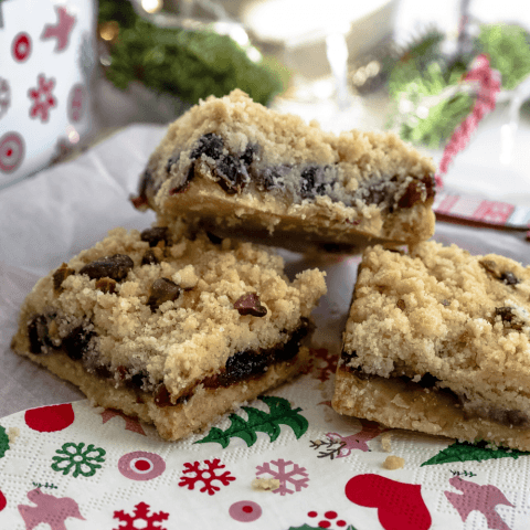 Mince pie crumble traybake