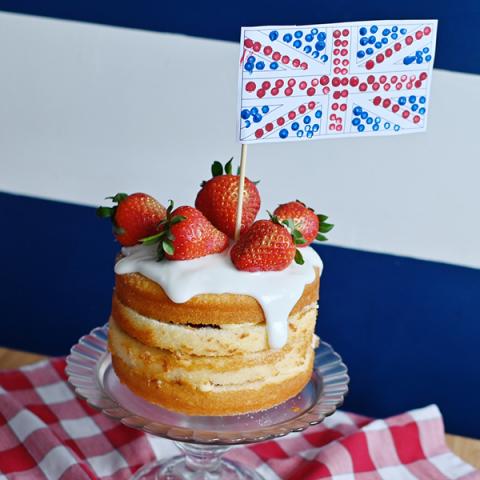 Union flag in a 3-tier cake with strawberries