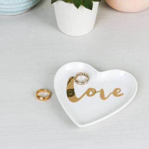 Love Heart trinket tray with two gold rings 