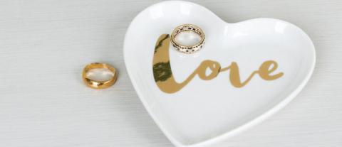 Love Heart trinket tray with two gold rings 