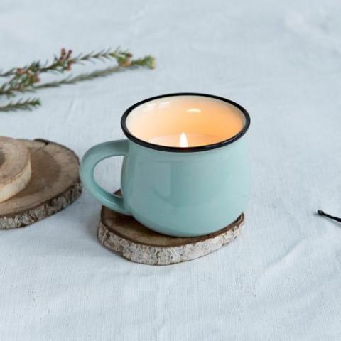 green-scented-candle-mug-lifestyle.jpg