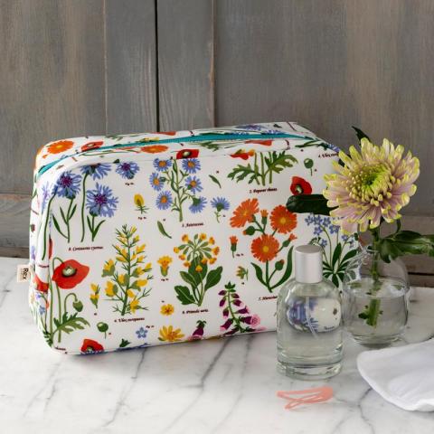 Wash bag with flowers