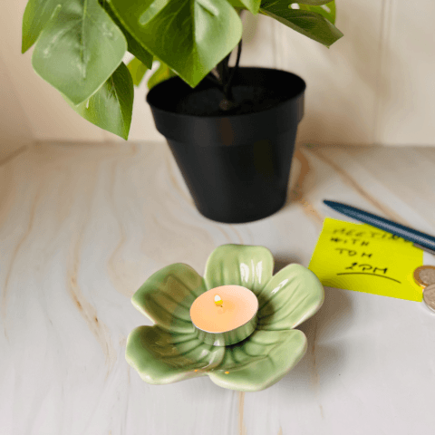 Tealight in green flower dish