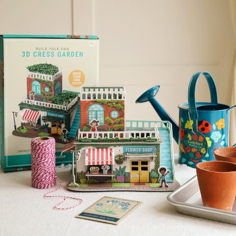 Cress garden, watering can, twine