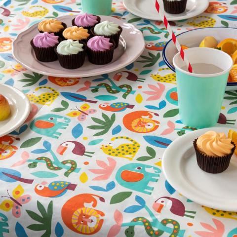 Children's party table with cupcakes and drinks