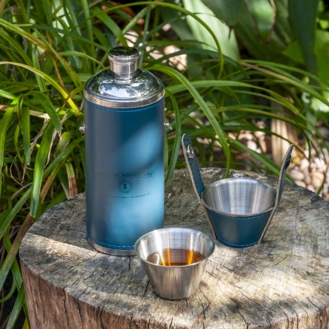 Flask with 2 cups