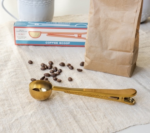 Coffee scoop with coffee bag