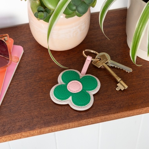 Daisy faux leather keychain