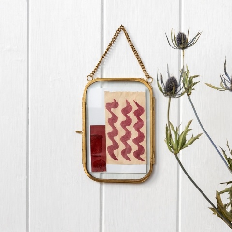 Rounded hanging brass frame