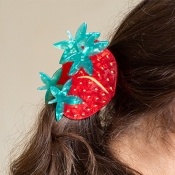 Adorable strawberries claw clip, featuring a gorgeous design with a marbled, translucent effect