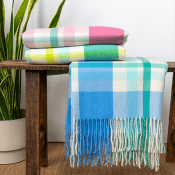 Cosy throw blankets 130x155cm.