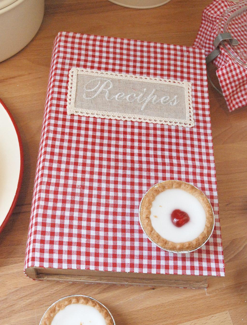 ﻿Gingham Recipe Book Storage Box ﻿Rex London