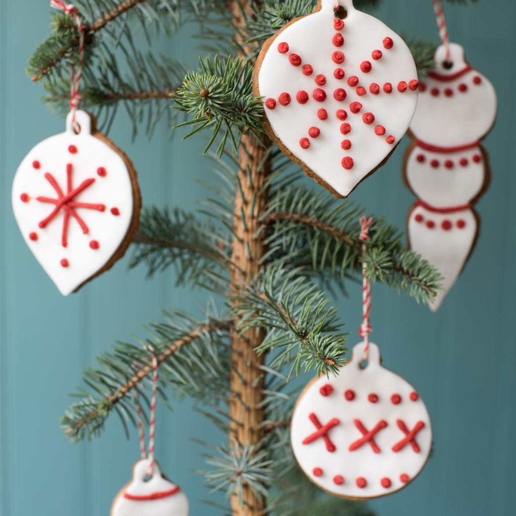 Set Of 4 Bauble Cookie Cutters ﻿Rex London