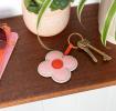Faux leather keyring - Pink daisy