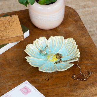Trinket dish shaped like a flower 