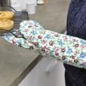 Rambling Rose Oven Glove