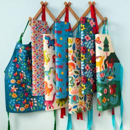 Wipeable cotton children's apron