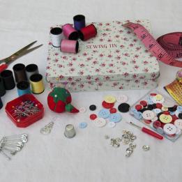 La Petite Rose Deluxe Sewing Kit