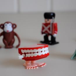 Wind Up Chattering Teeth Toy