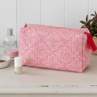 Quilted Wash Bag - Anushka