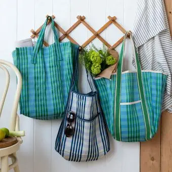 Recycled woven shopping bags