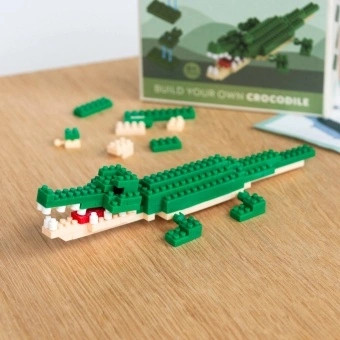 Completed crocodile brick model displayed beside its packaging box.