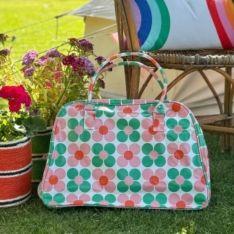 Pink and green daisy weekend bag