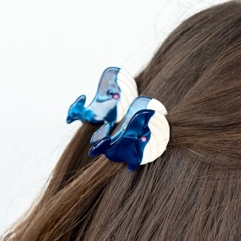 Mini hair claw clips in whales design 